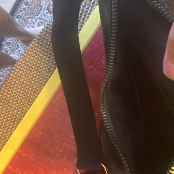 Black and gold - Picture 9 of 16